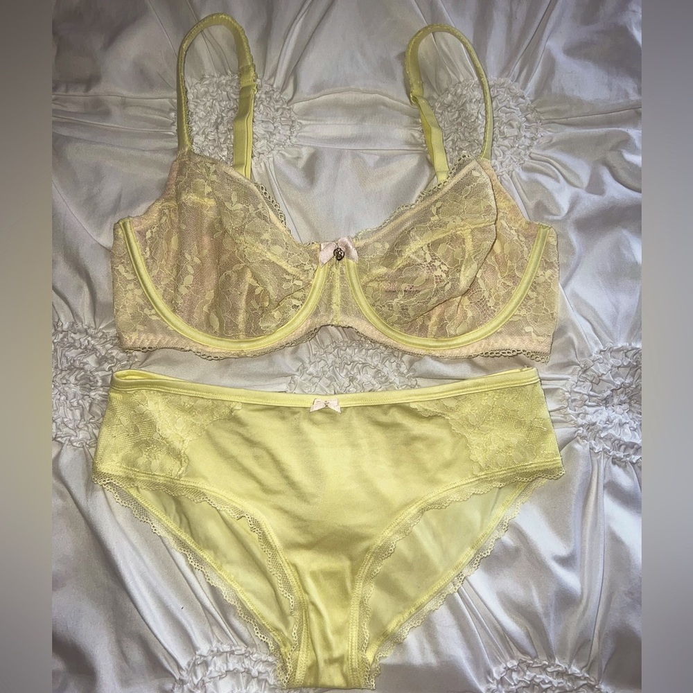 NWOT Victoria’s Secret bra & panty set